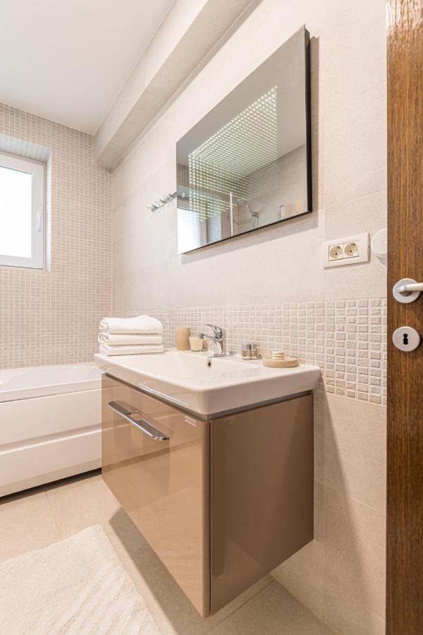 Apartament 2 Camere Narcis Brasov Exterior photo